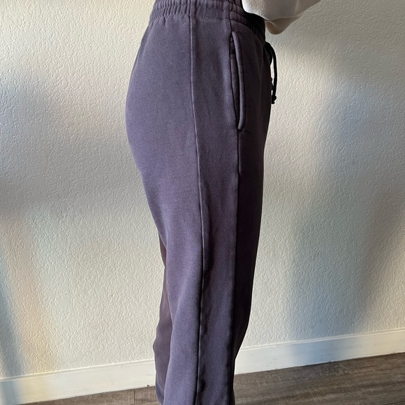 Aritzia TNA Jogger Sweatpants Size Small - Picture 2 of 9